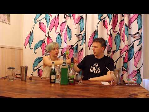 Video: Kuinka Tehdä Samppanja Mansikka Cocktail