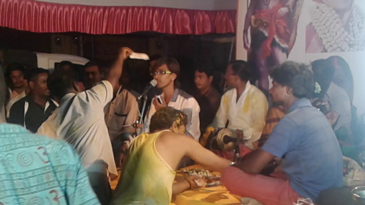 साखराबाई याच्यां मंचावर सोनु साठे