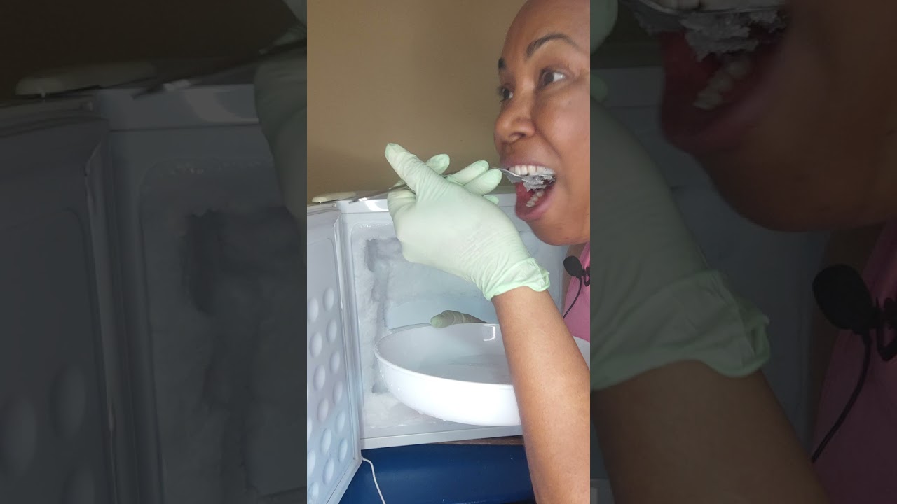 ASMR/EATING ICE FROM THE SMALL FREEZER/ICE/VIDEO 🧊❄️