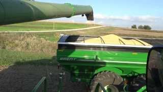 In-Cab Unloading Beans from John Deere S680 to Brent 1594 Cart