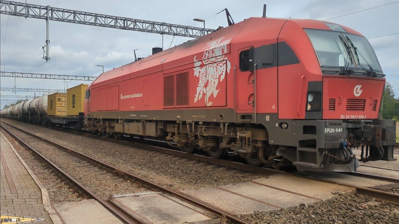 LTG Cargo ER20 041 stops at Baisogala, 13:36 2025/08/05