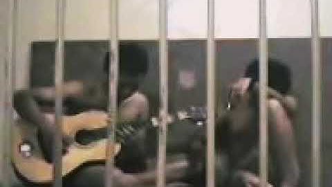 Cinta tiga segi (cover tahanan penjara)