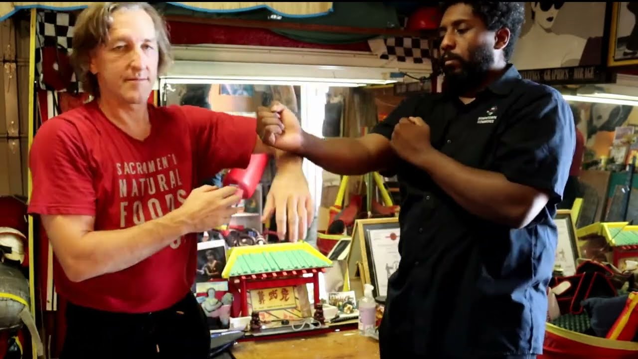 Rolling Punch from Wing Tsun- This is Lat Sau