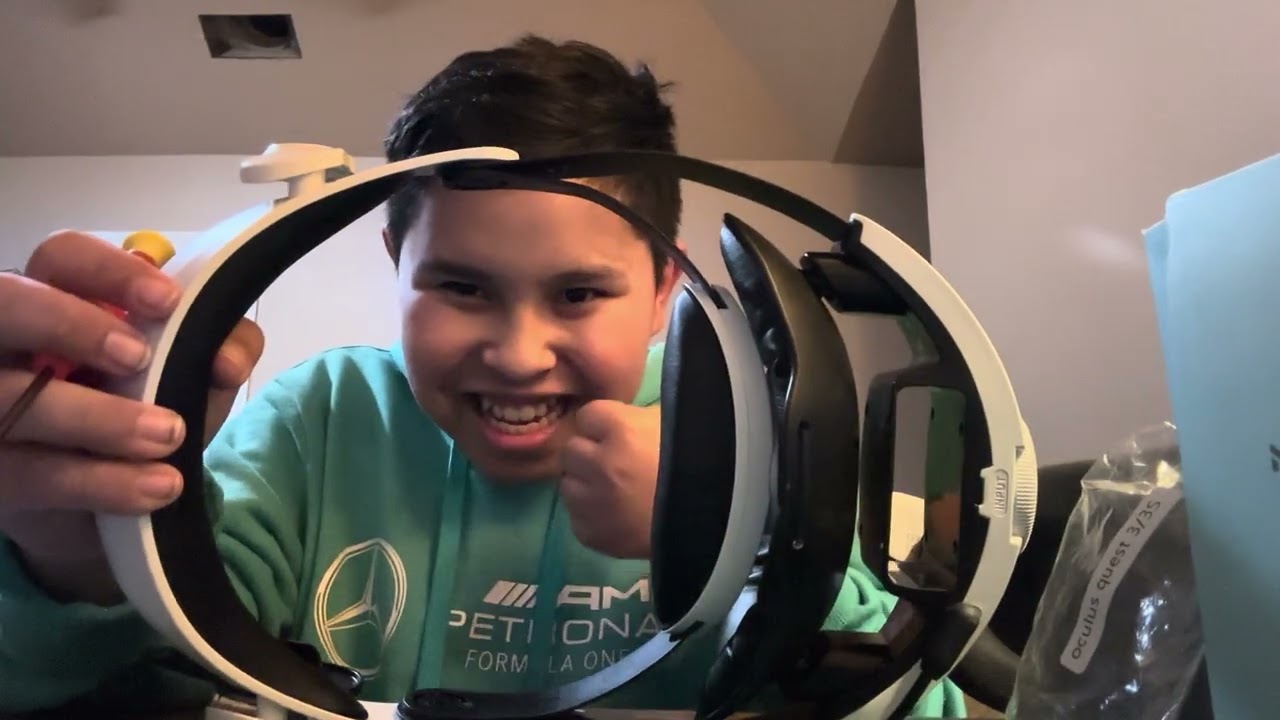 Unboxing a setting up theMQ3000 battery head strap