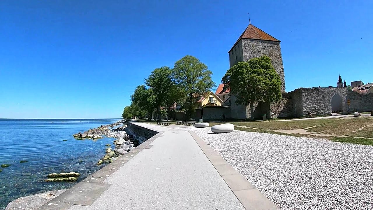 Cykla till schimpansen på Visby strandpromenad