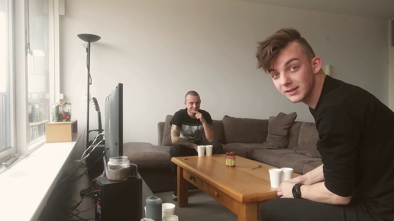 Kattenvleespong Challenge w/ Broertje - AlunaRL