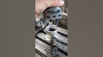 Boring and facing in the same setup with the Wohlhaupter boring/facing head.  #schcool #machinist