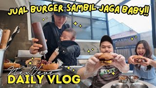 MAMA MUDA INI JUALAN BURGER SAMBIL GENDONG BAYI!!