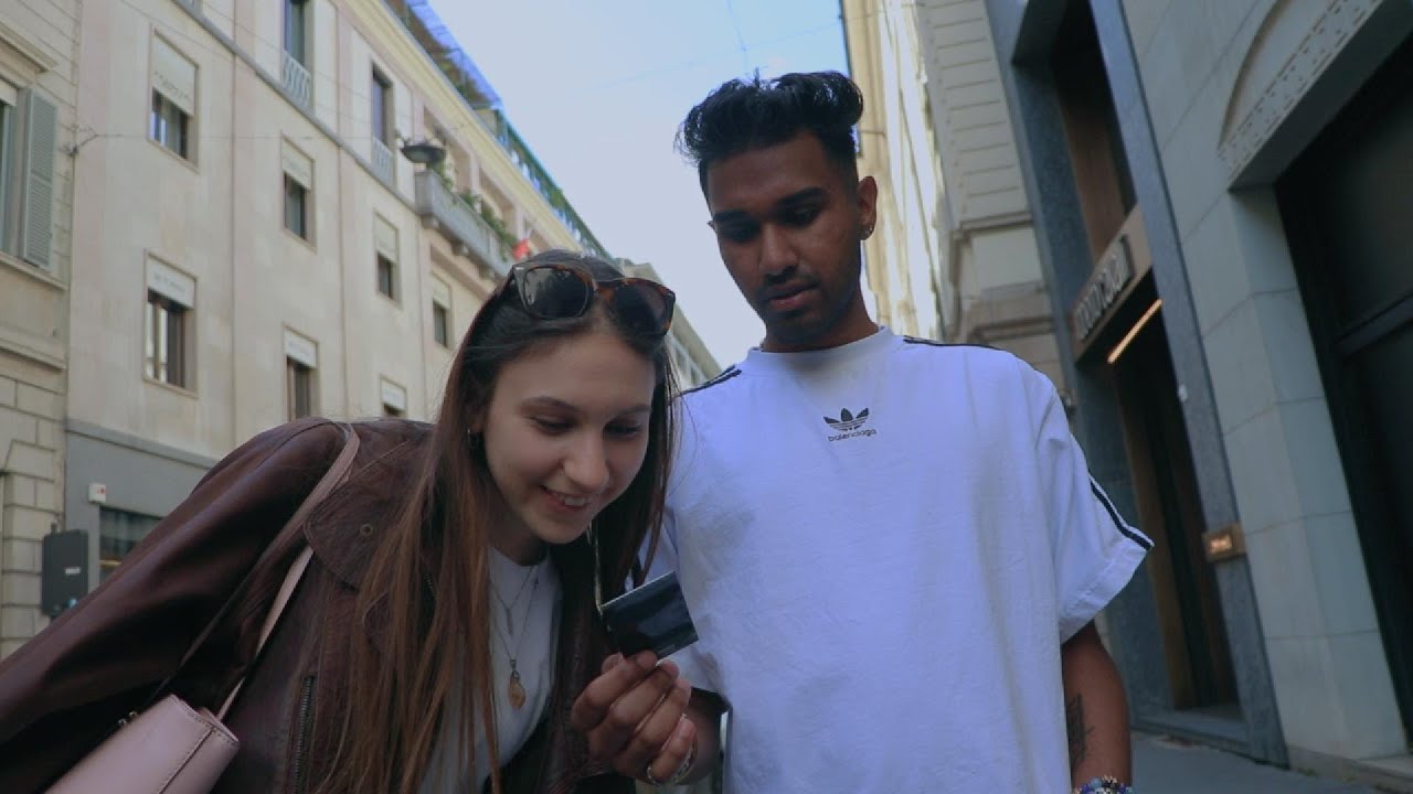 He Flew 4,000 Miles to Meet Up With a Stranger