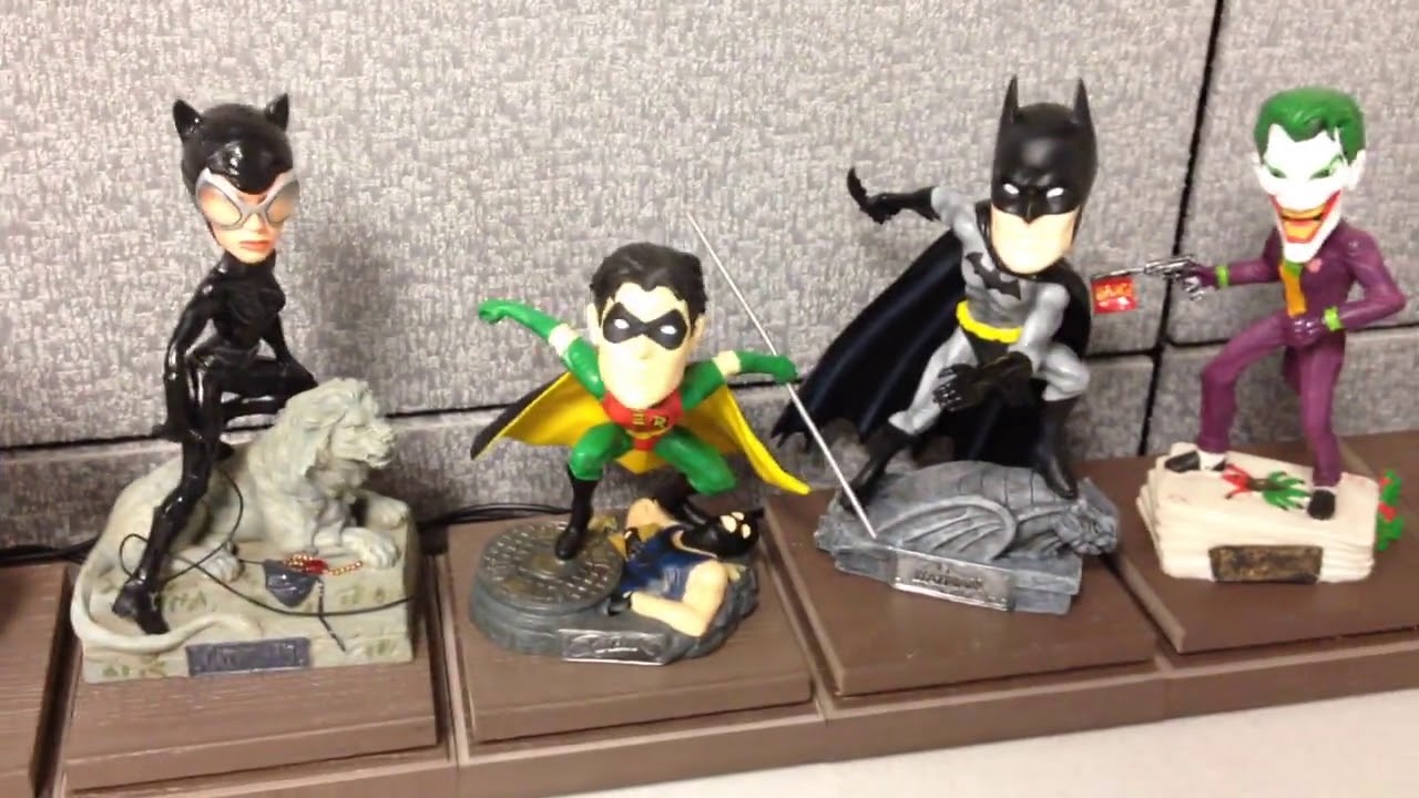 Autobobble Motion Platforms Shake Bobble Head Batman Collection