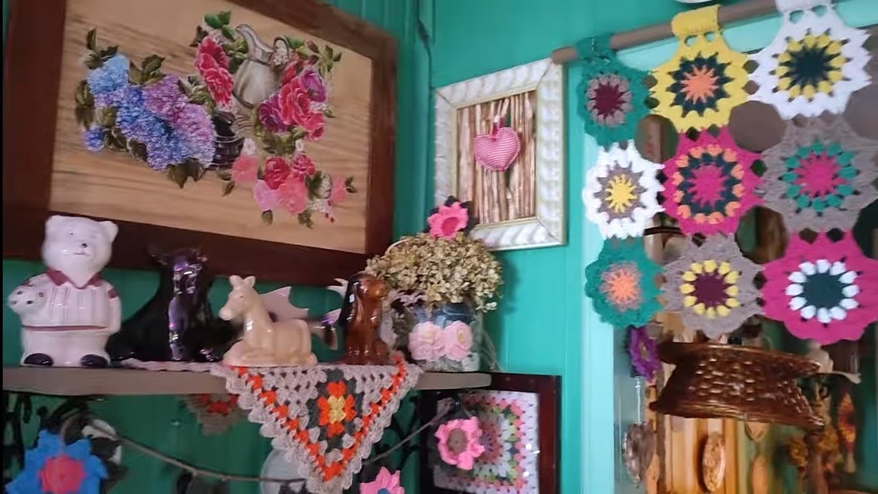 Coloquei crochês na sala #artesanatos #maximalismo #decoracao .