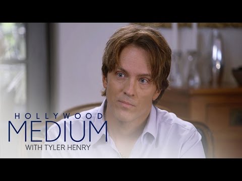 Tyler Henry Connects Larry Birkhead to Anna Nicole Smith | Hollywood Medium with Tyler Henry | E!