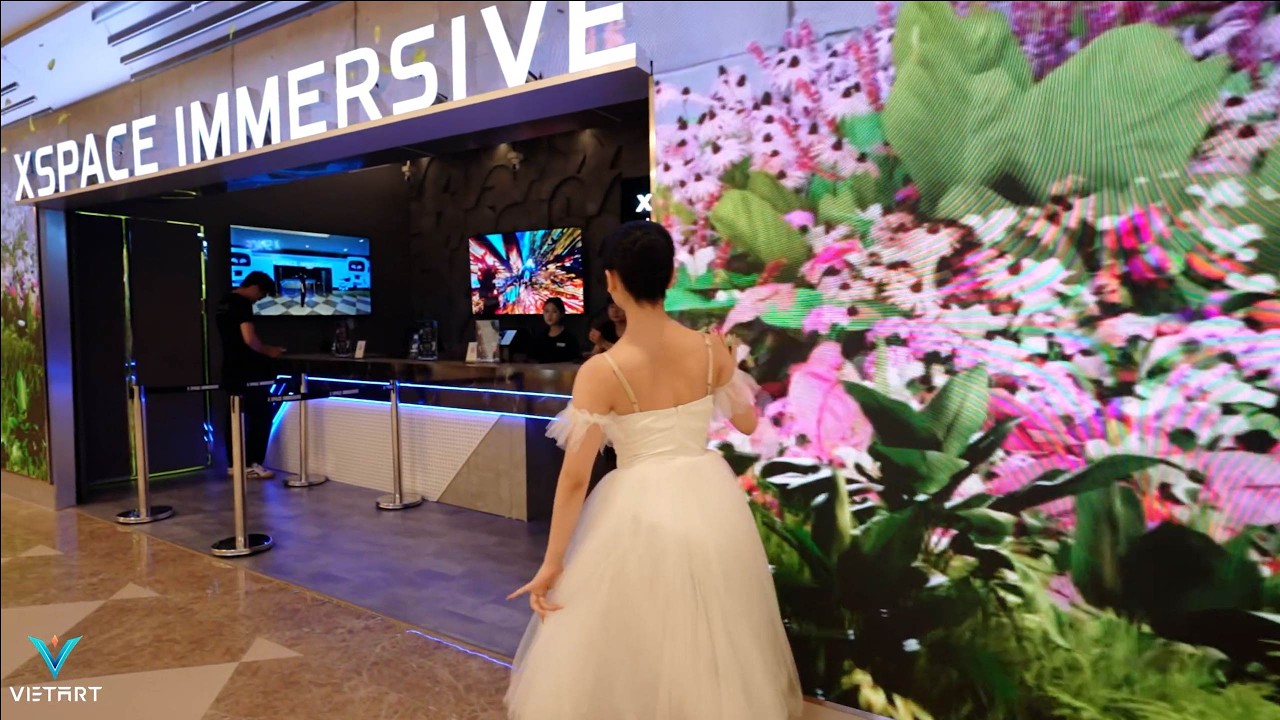 Triển lãm X space - Royal city