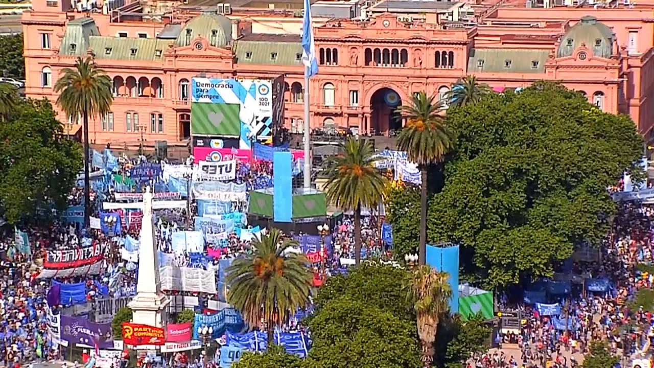 Arrancó el festival musical en Plaza de Mayo ante miles de personas ...