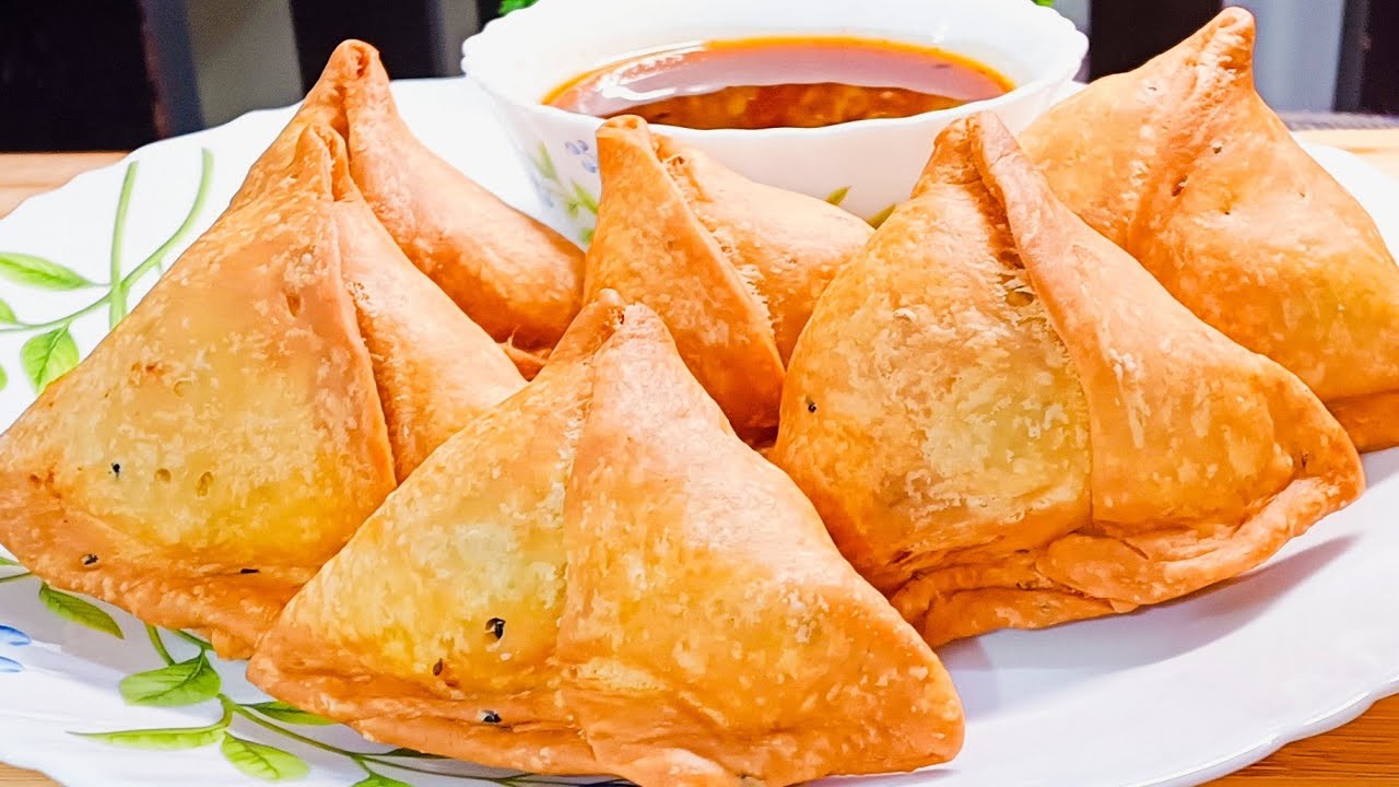 हलवाई जैसा खास्तेदार समोसा चटनी के साथ | Samosa Recipe | GC Kitchen |