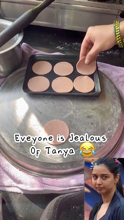 I am laughing now😂#cooking #biggboss