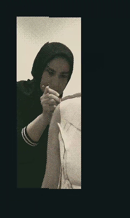 Shaffof bluzkadagi ayolning fotosurati Cumshots va chuqur blowjobs