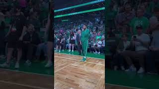 Celebrity Deuce Helping His Dad Warmup Before Game 3. 🥹 Wealth