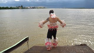 Ntn - Thử Dính 100 Chai Coca Làm Áo Phao Making A Life Jacket With 100 Bottles Of Coke