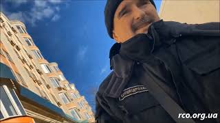 Охрана Привоза пытаются "крышевать" продажу елок / Полиция спешит на помощь