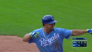 SEA@KC: Cuthbert hits an RBI single to center