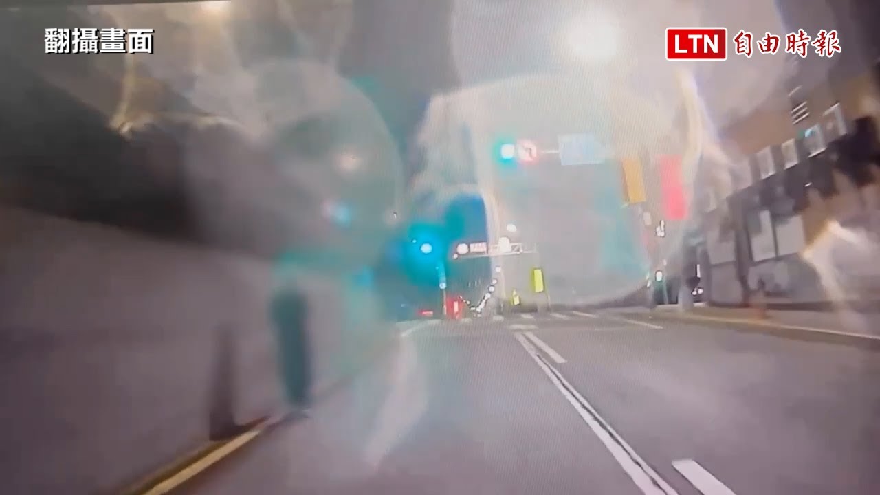台北新生高架橋凌晨車旁出現「黑影」嚇壞駕駛 警沿路尋找「真的有人」 台北新生高架橋凌晨車旁出現「黑影」嚇壞駕駛 警沿路尋找「真的有人」
