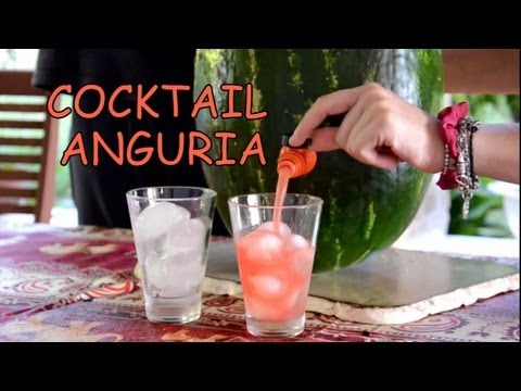 Epico cocktail estivo dentro l'anguria