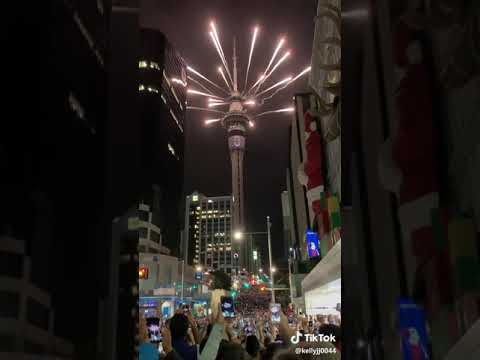 لحظه دخول السنه الجديده في امريكااااا من احسن الفيديوهات والاحتفالات