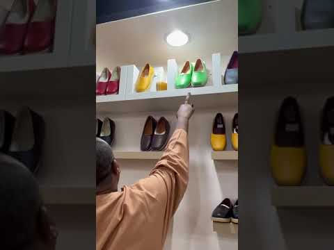 الفنان يوسف البربري يزور معرض افروليزر