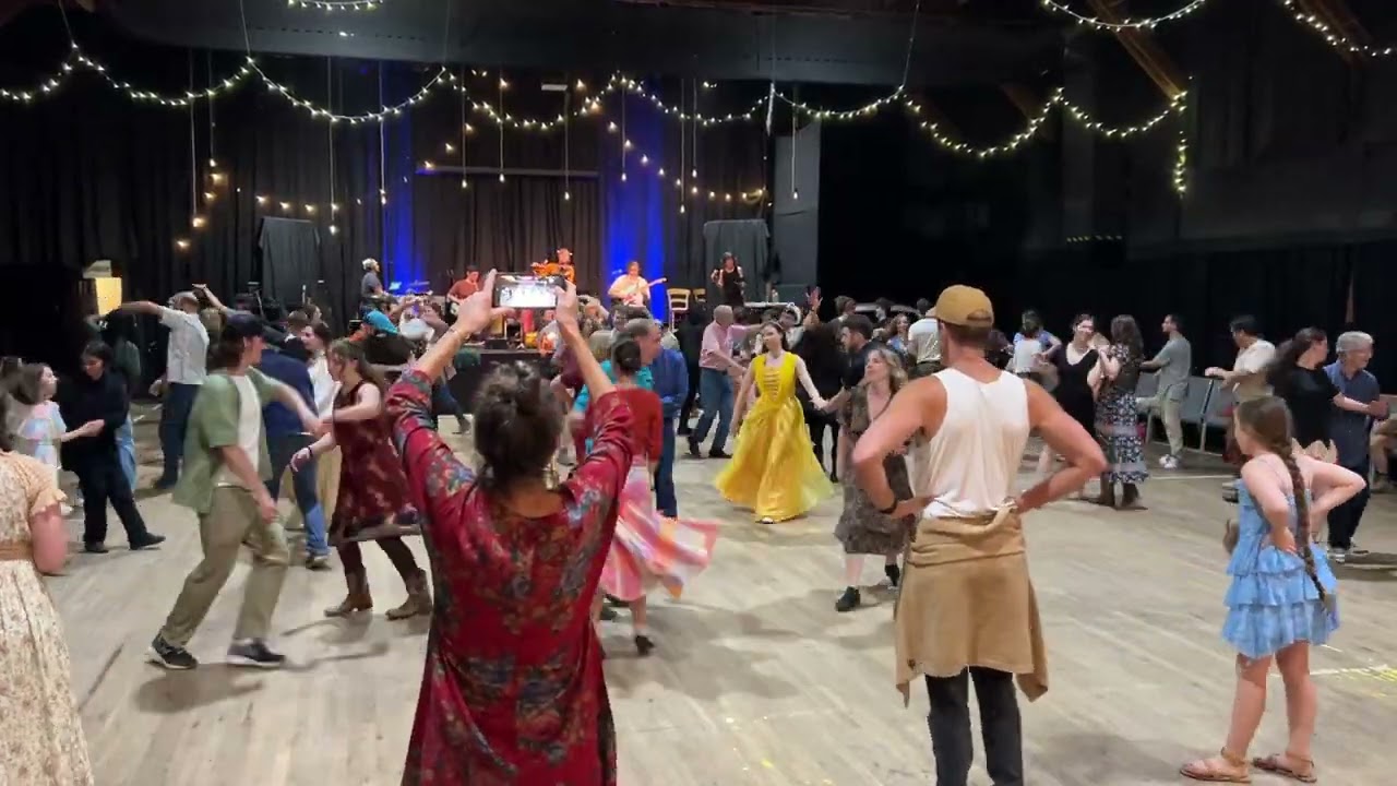 Sautee Contra Dance: Hocus Pocus, with Contraforce playing Miserlou
