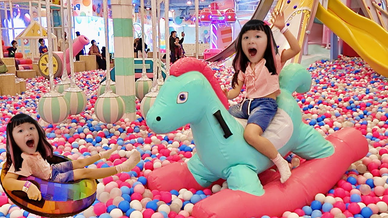 Naik Kuda Balon, Mandi Bola dan Main Serodotan Donat - Playground Anak