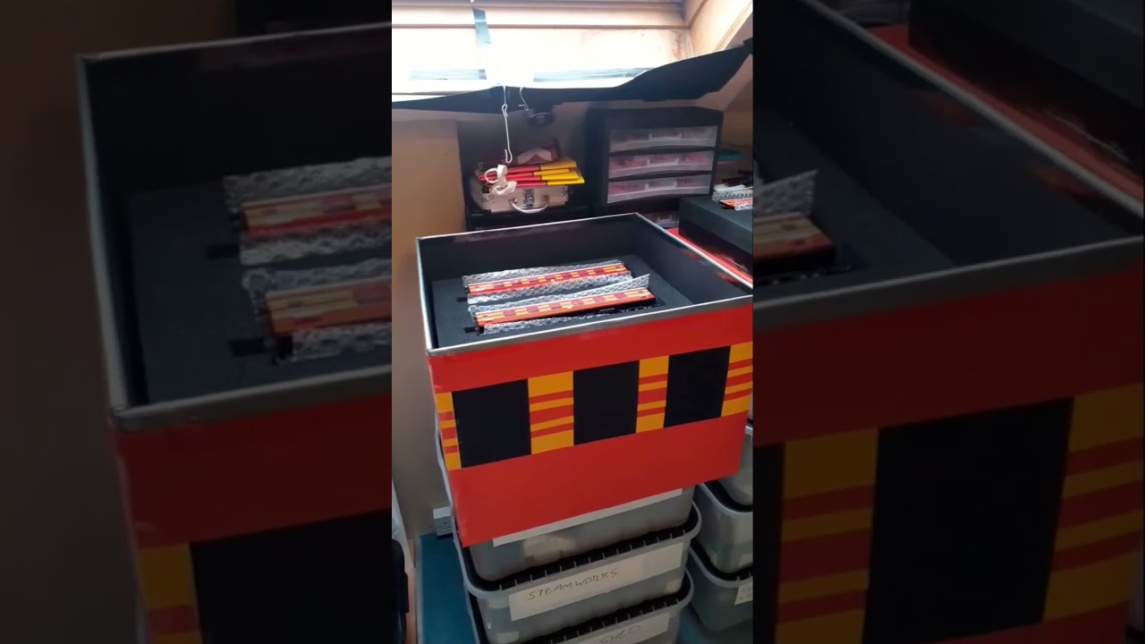 Мой специализированный ящик для хранения моего набора Lego Coronation Scot Express MOC 