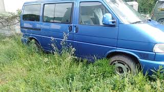 Forgotten Volkswagen Bus Multivan "T4" in a field !