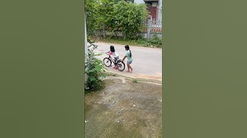 Coi thường cô bé nhà nghèo không có xe đạp và cái kết bất ngờ nè