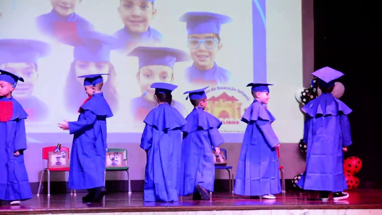 Formatura Castelinho 2023 - Um Mundo Bem Melhor - Whe Are the Word