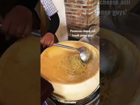 Video: Mengapa keju mozzarella di atas pizza?