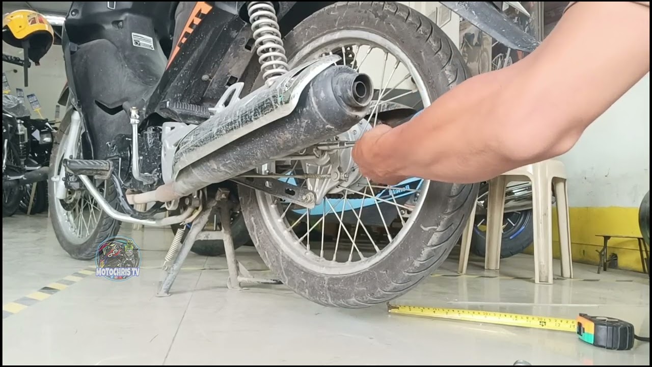 DI PANTAY ANG GULONG SA LIKOD NG MOTORCYCLE || PAANO AYUSIN ANG TABINGI NA GULONG || WHEEL ALIGNMENT