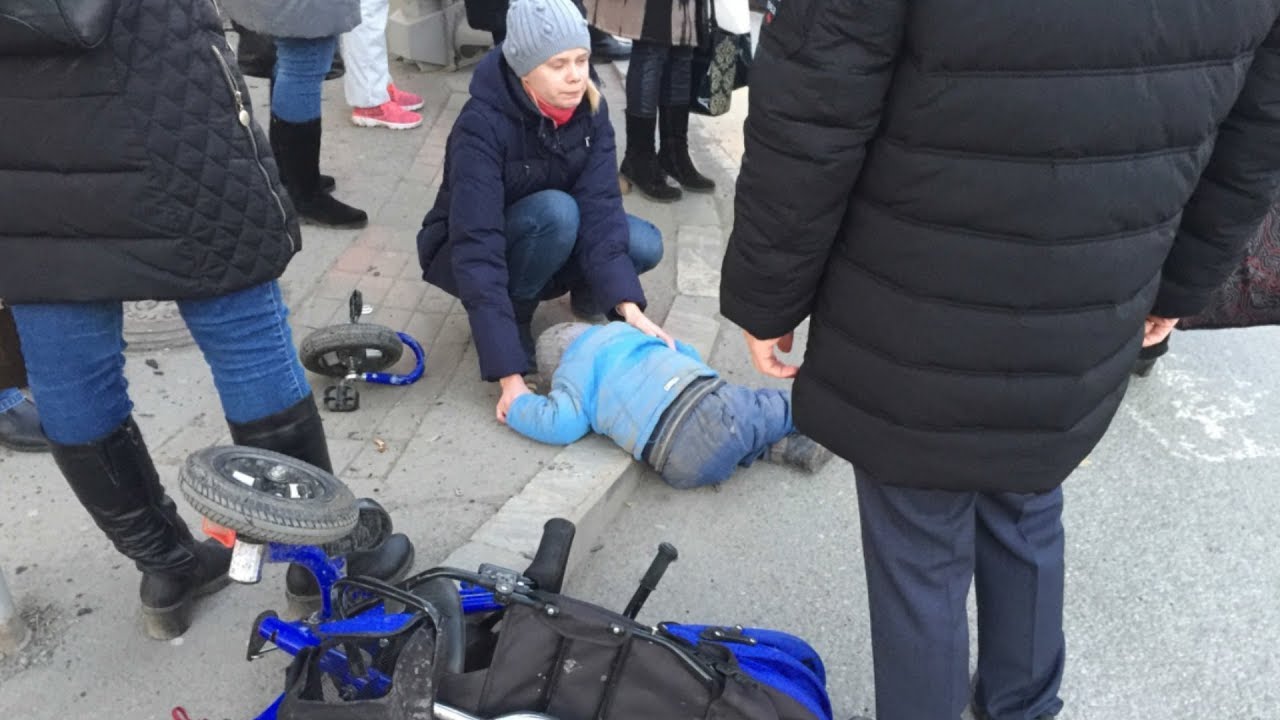 Шарф после аварии. Трупы новорожденных детей