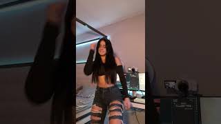 Snaptik App 7293683965867625734