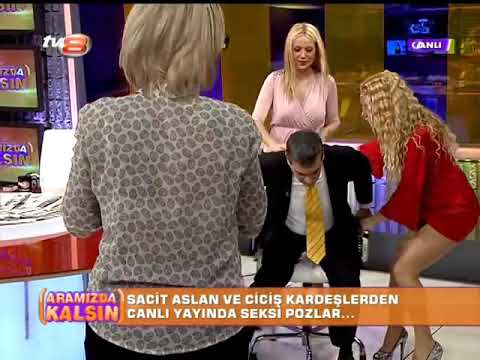 Cicişler Esra ve Ceyda poz veriyor