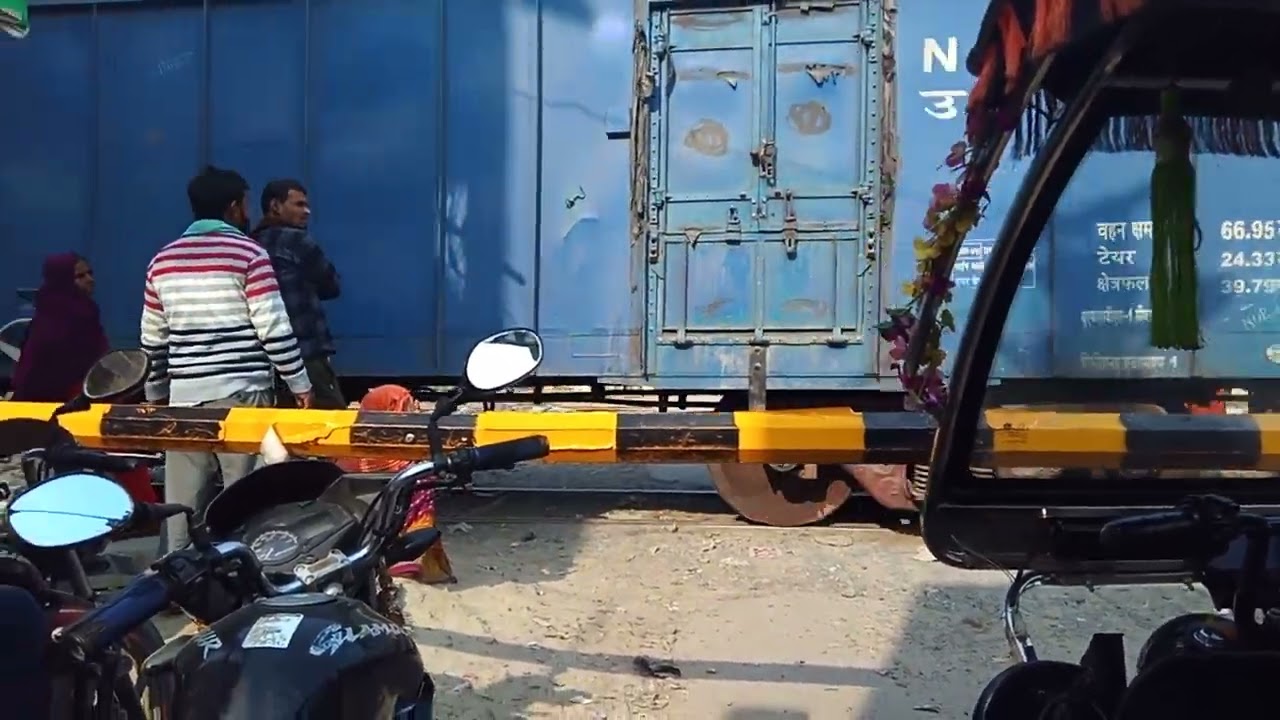 Long Freight train in India, maal Gaadi In india. मालगारी good Train....