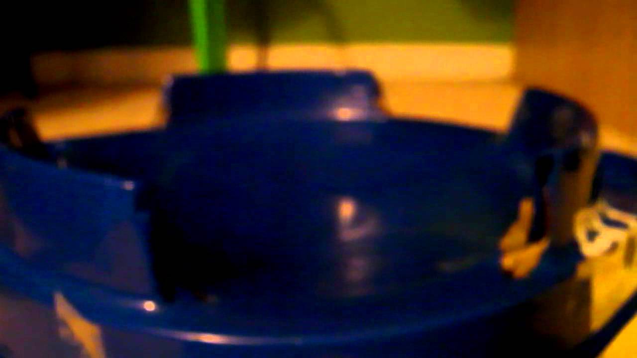 How To Use a Beyblade in Both Directions - YouTube