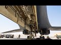Чудовищно мощный B-1B Lancer. Загрузка крылатых ракет и высокоточных бомб.