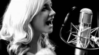 Pixie Lott 'Use Somebody' (with Lyric)