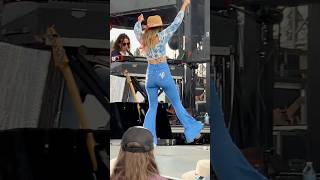 Lainey Wilson absolutely lighting up the stage! Awesome! #laineywilson #shorts #dance #music