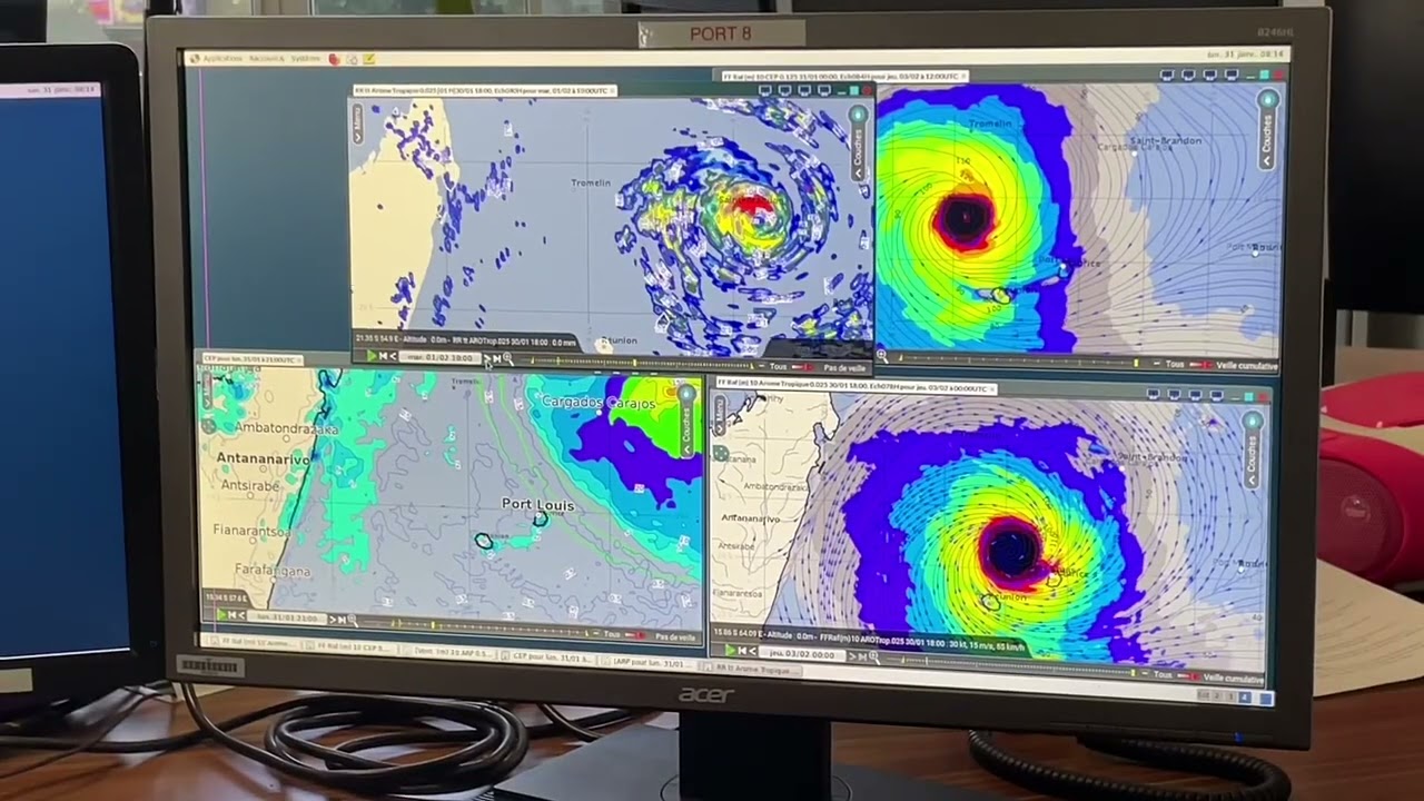 Alors que le cyclone Batsirai se rapproche de La Réunion, Météo France veille minute par minute
