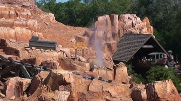 Big Thunder Mountain Railroad Detailed Interactive Queue, Explosion Effects, Full POV Ride Through