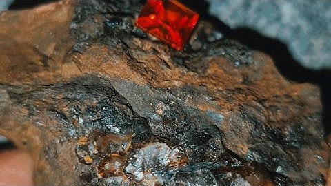 Kimberlite Rock: The Stone That Hides Million-Dollar Diamonds!