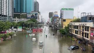 Heavy rain floods parts of Bangkok, disrupting traffic and prompting evacuations