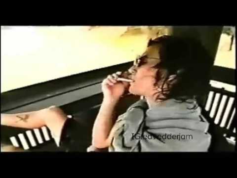 eddie vedder cigarette Eddi Vedder